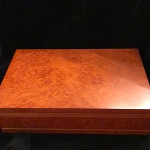 Beautiful Silver Colored Bar Set With Wood Box